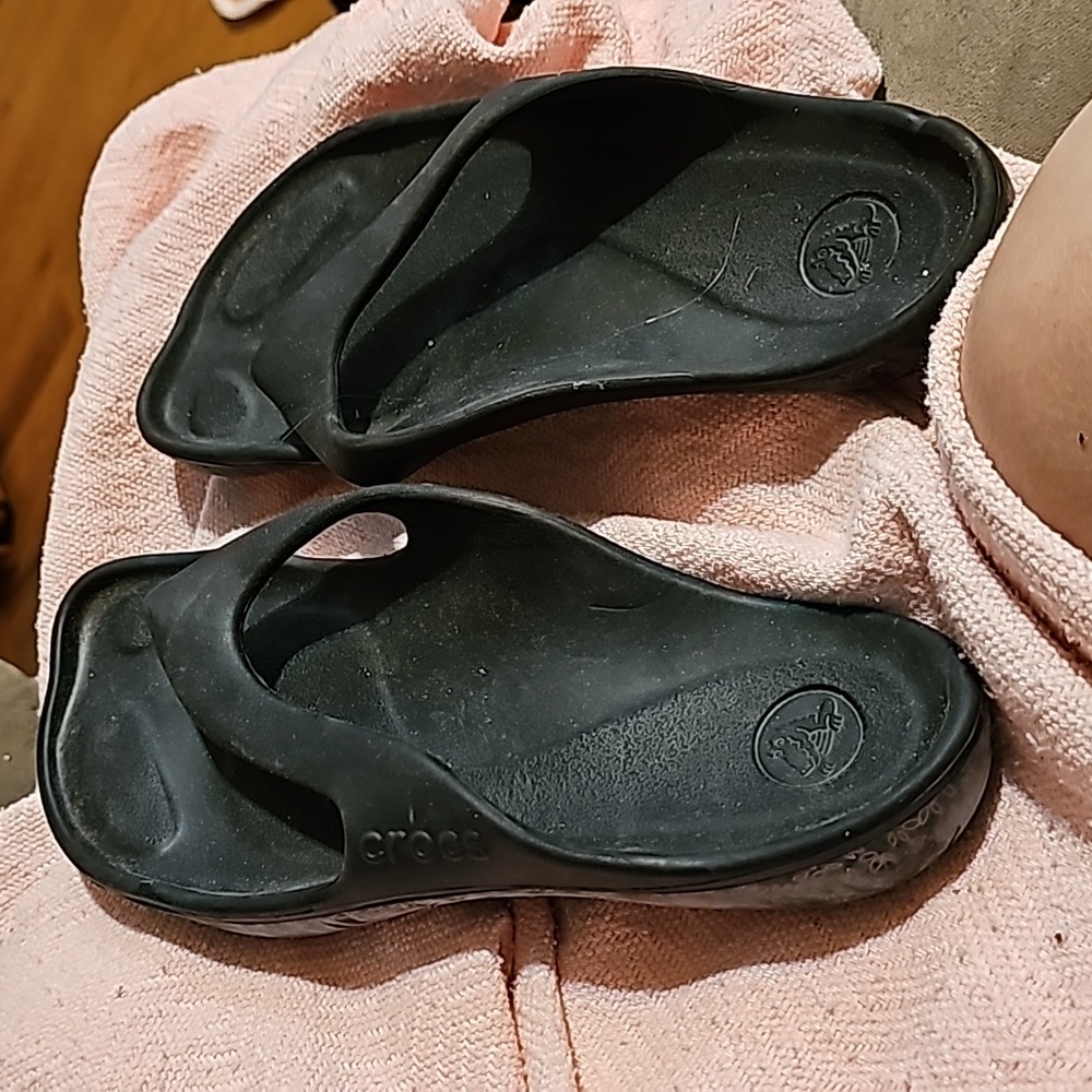 Crocs Boulder Colorado Size 8 Floral Flip Flop Women's Black Sandals